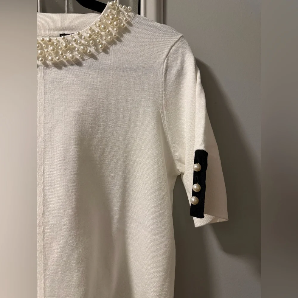 NWOT Karl Lagerfeld White Short Sleeve Top with Pearl Neckline, Sz S - Picture 6 of 7